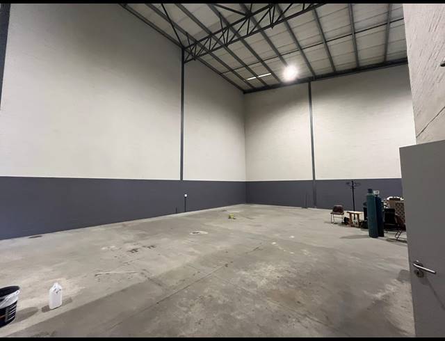 342M² WAREHOUSE TO LET IN STIKLAND INDUSTRIAL